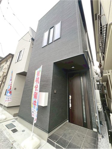 画像：【A号棟】 シックなブラックでまとめ上げたA号棟！大人っぽい雰囲気です！