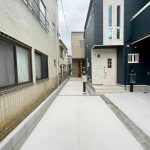 1坪タイプの心地のいい浴室は、足を伸ばしてくつろげるゆとりある広さ。1日の疲れを癒し、単なる習慣から特別な憩い時間へと変えてくれます。 雨の日に活躍する浴室乾燥機付き。