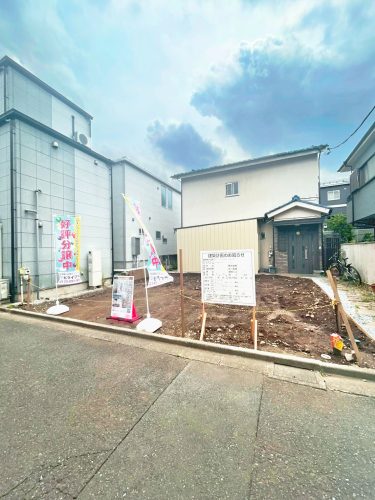 画像：落ち着いた住宅街の一角にある約58㎡の土地。住環境の整ったエリアです。